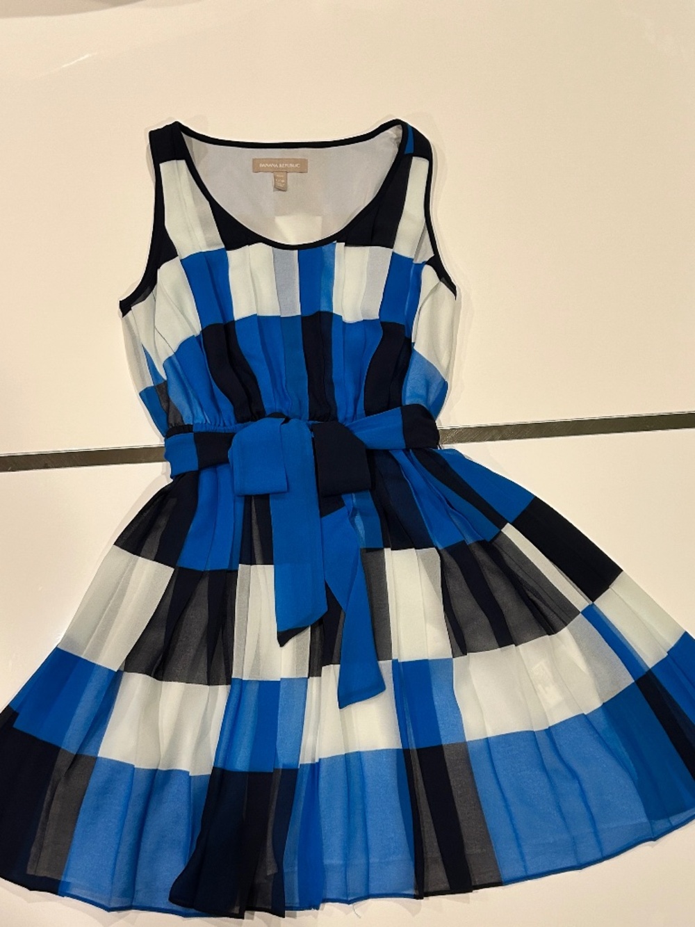 Banana Republic Chiffon Pleated Belted Elastic Waist Blue White Black Dress